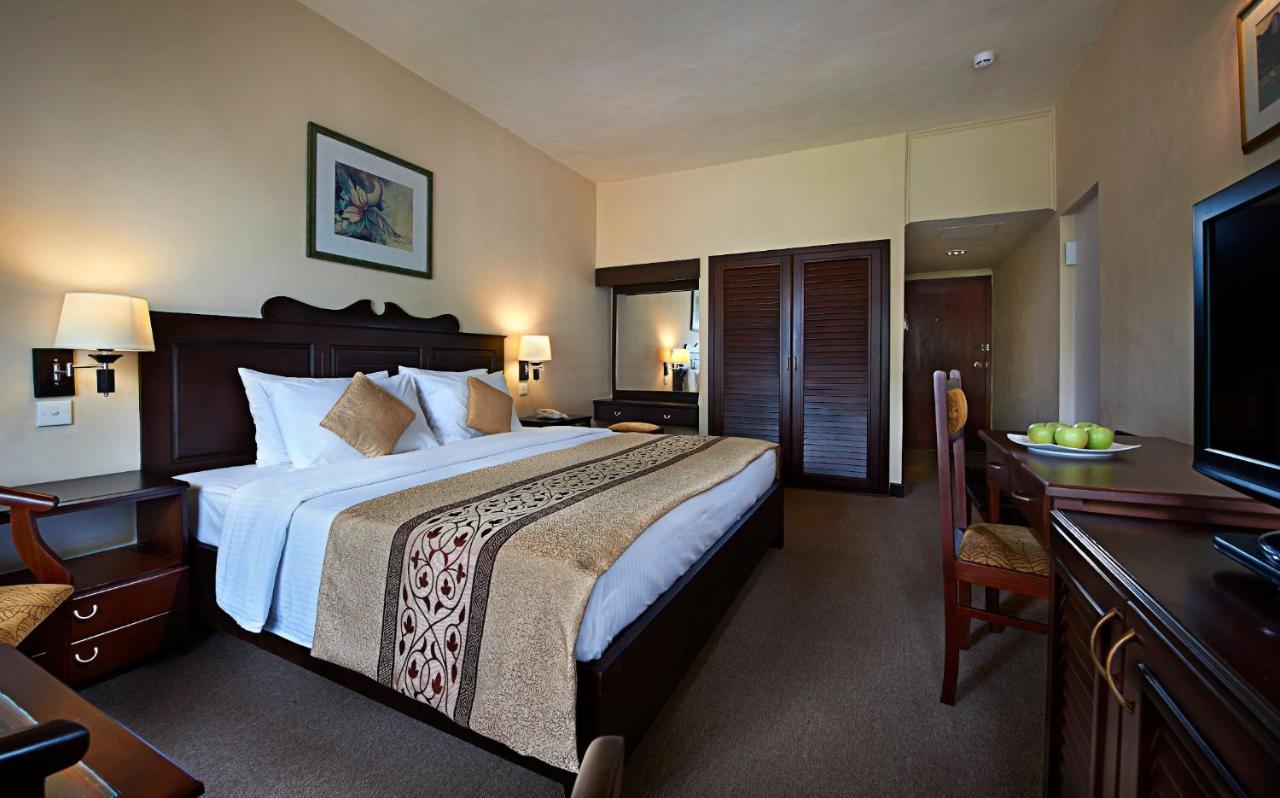 Berjaya Hotel Colombo Dehiwala-Mount Lavinia Екстер'єр фото