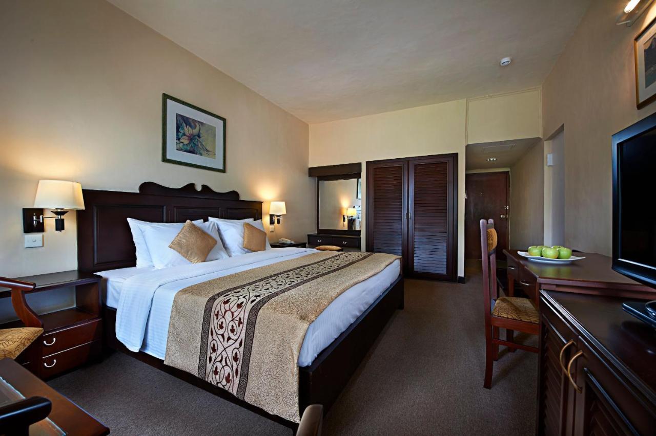 Berjaya Hotel Colombo Dehiwala-Mount Lavinia Екстер'єр фото